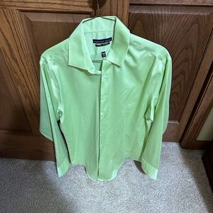 Men’s fitted dress shirt